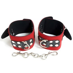 Bracelets menottes unisexe rouges et noirs cloutes