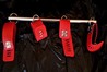Contrainte chevilles-poignets rouge