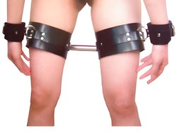 Menotte contrainte cuisses-poignets